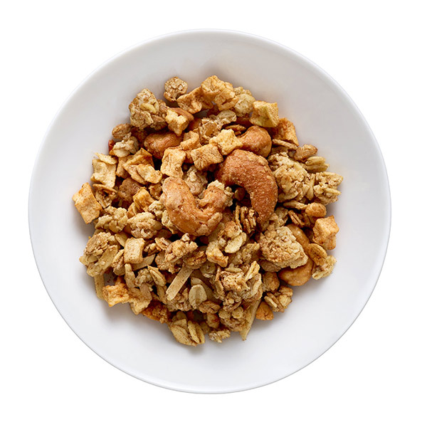 Der Winter kann kommen! Unser knuspriges Granola mit Zimt, Tiroler Apfelstückchen, Mandeln und Honiggeröstete Cashewkerne schmeckt nach Weihnachten und ist perfekt für ein gemütliches Frühstück an kalten Tagen.